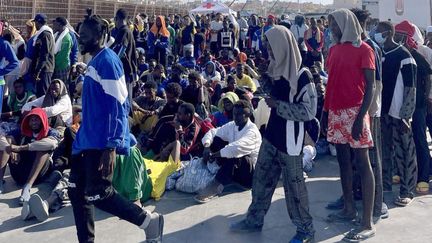 Lampeduza sous le poids d’un afflux massif de migrants…